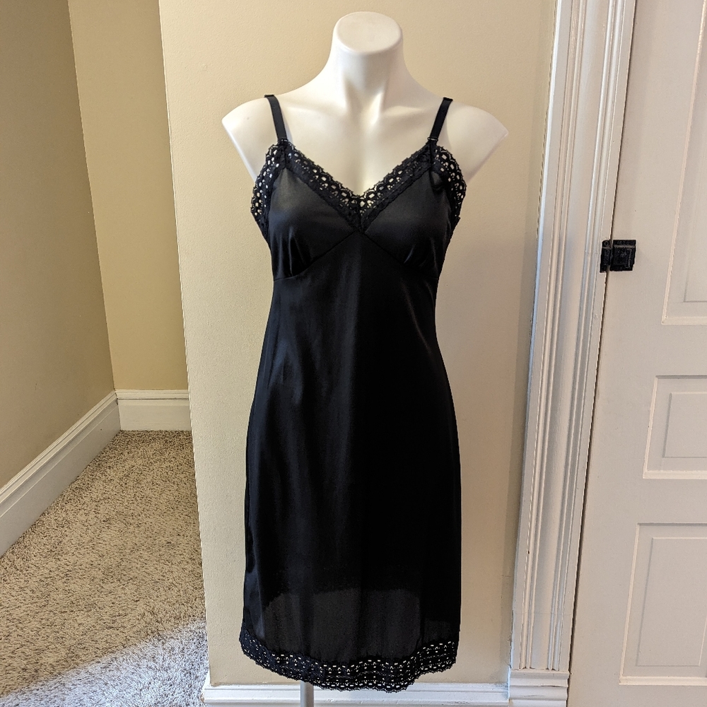 Vintage black shiny lace trimmed dress slip size M